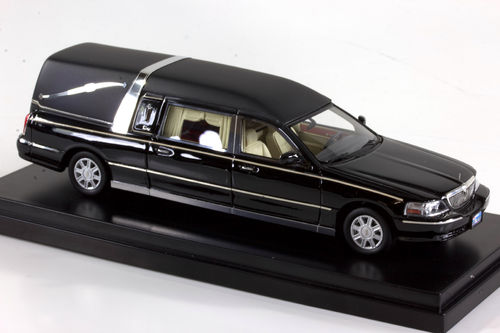 2009 Lincoln Town Car hearse by Eagle